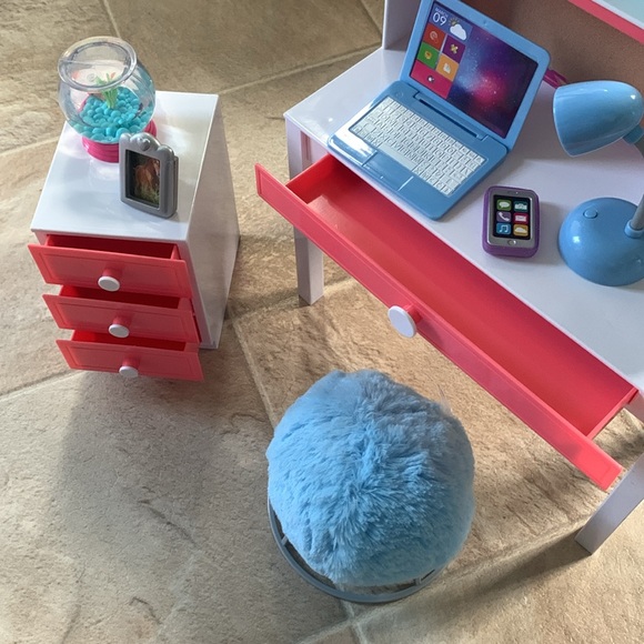 18” Doll Desk Set. 12 pieces. - Picture 7 of 7